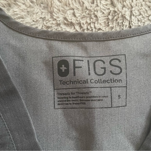 FIGS | TOP - Picture 6 of 6